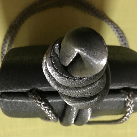 La Regale shiny grey vintage clutch - Picture 4 of 8